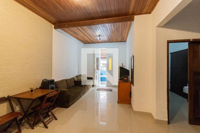Меблированный дом: 4 спальни и рабочий стол 285 м²