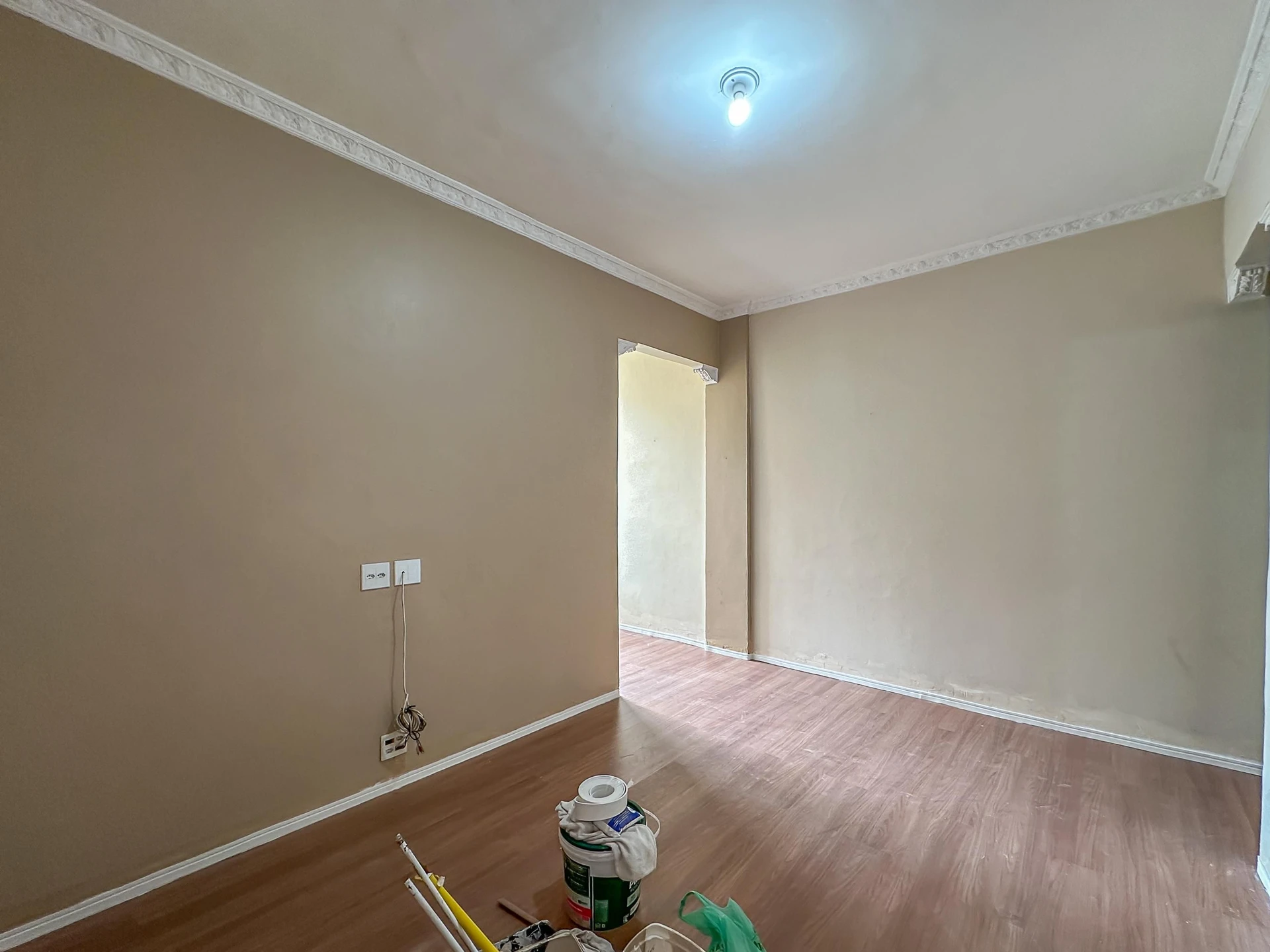 Wood or laminate floors in a one-bedroom apartment, 62 m² — photo 28