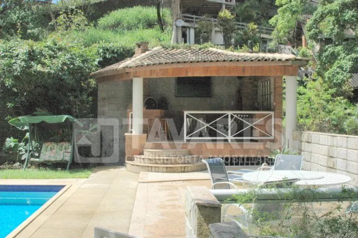 House with 5 bedrooms and a mountain-city view — photo 4
