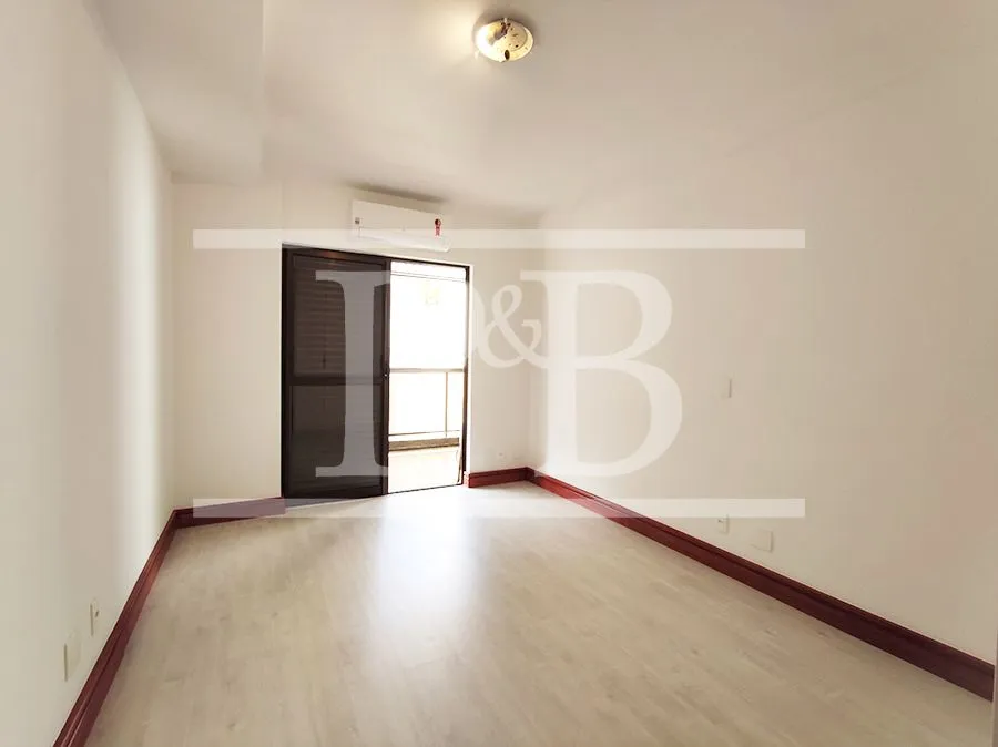 Apartamento com 4 dormitórios e closet tipo walk-in — photo 17