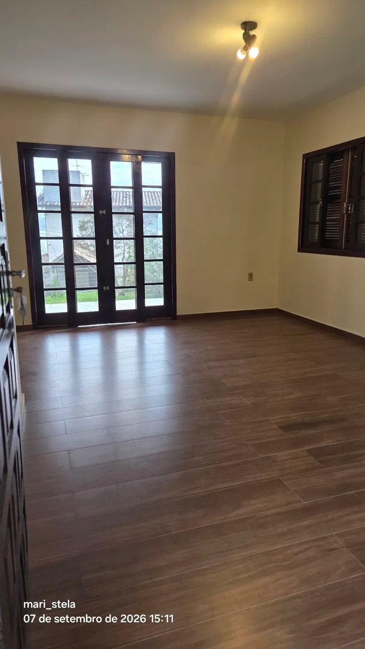 Unfurnished house for rent with 3 bedrooms and a balcony