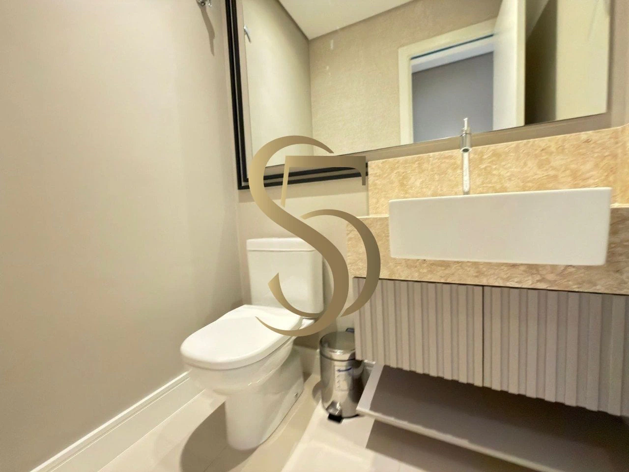 One-bedroom apartment with a washing machine — photo 12