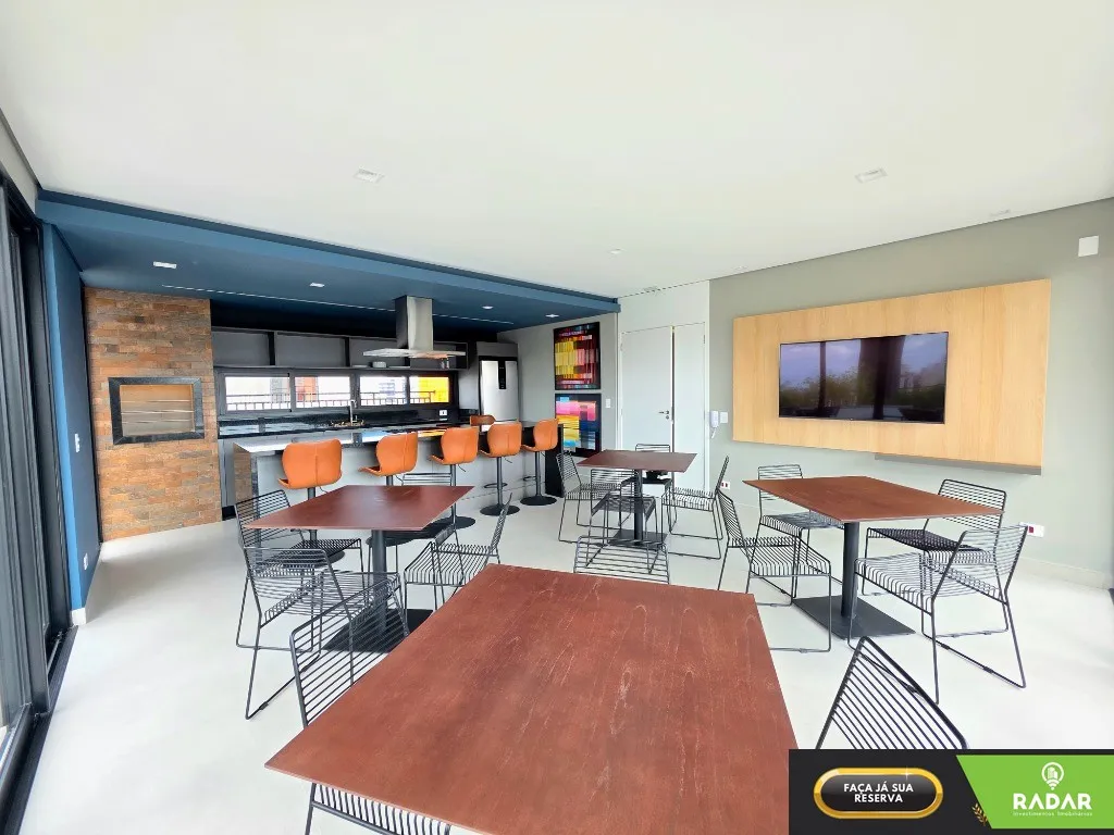 Furnished 2-bedroom apartment with open-plan kitchen — photo 33