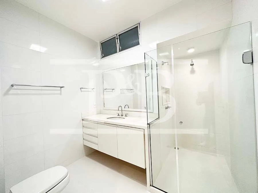 4-bedroom apartment with 270 m² and 4 bathrooms — photo 22