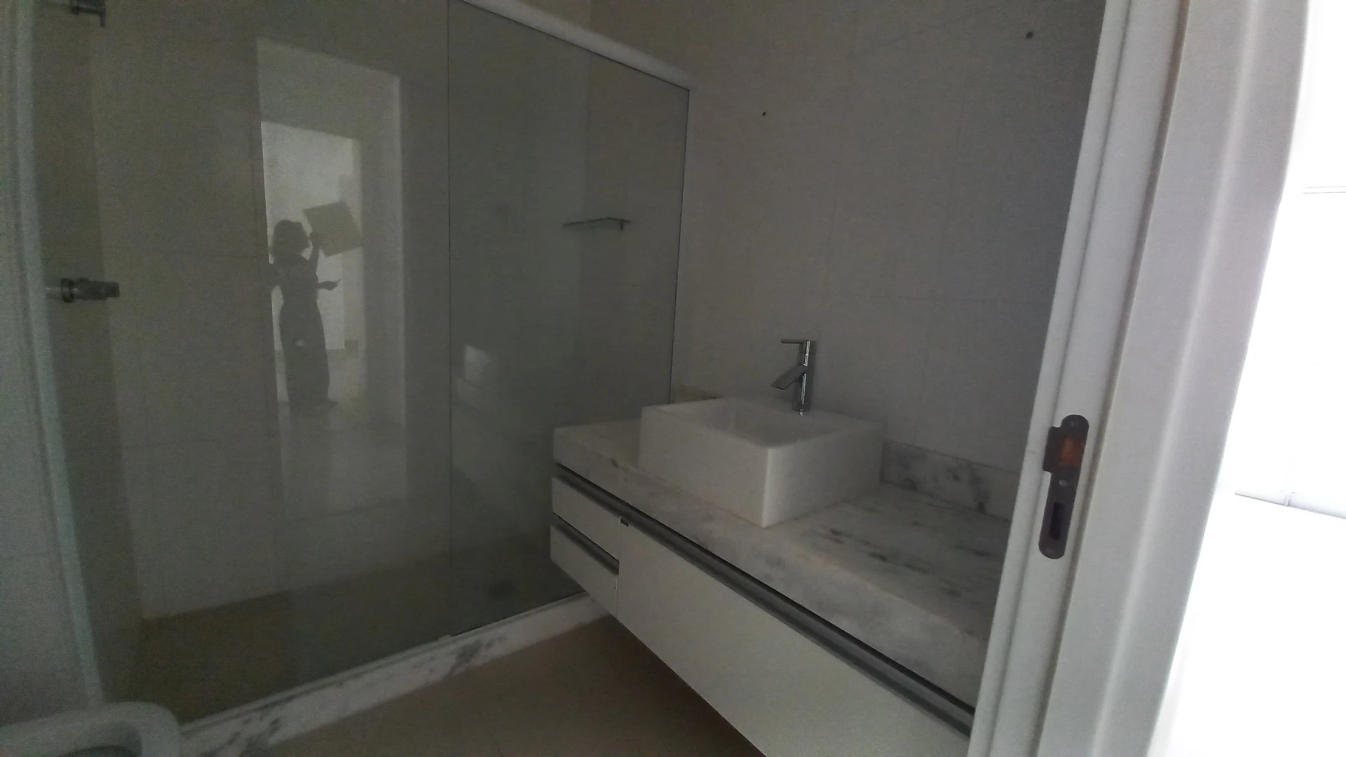 1-bedroom apartment with suite, balcony and 2 baths — photo 16