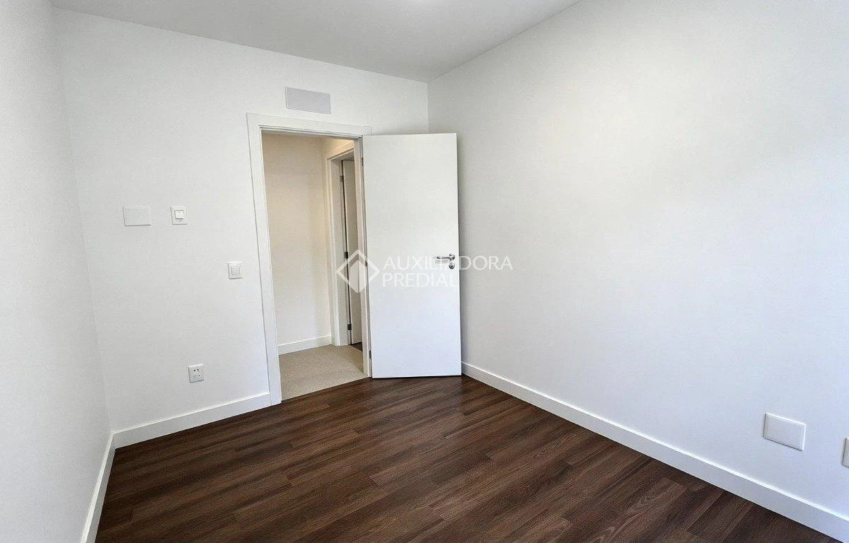 Apartment, 92 m², with floor-to-ceiling windows — photo 9