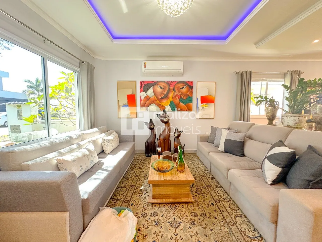 3-suite house with 270 m² and solar energy