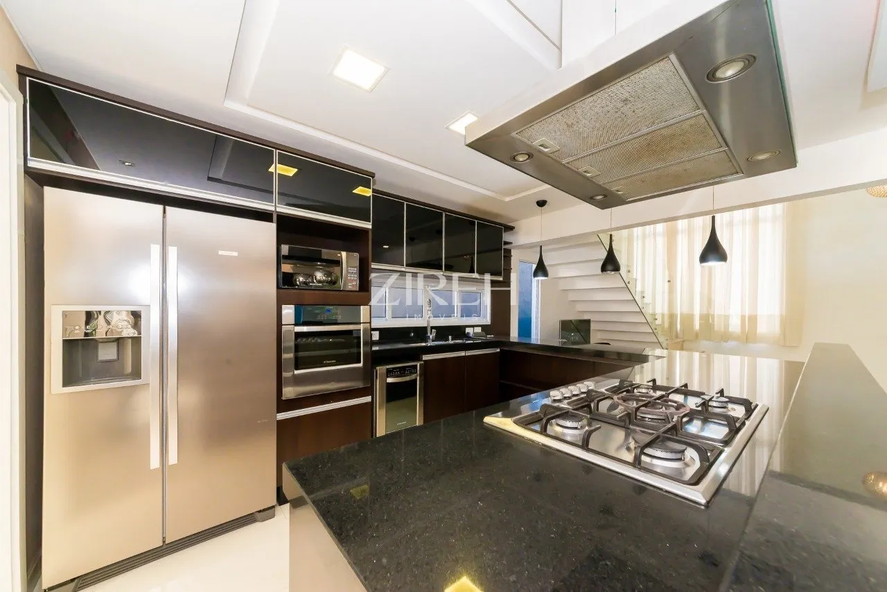 4-bedroom house with private garden — photo 11
