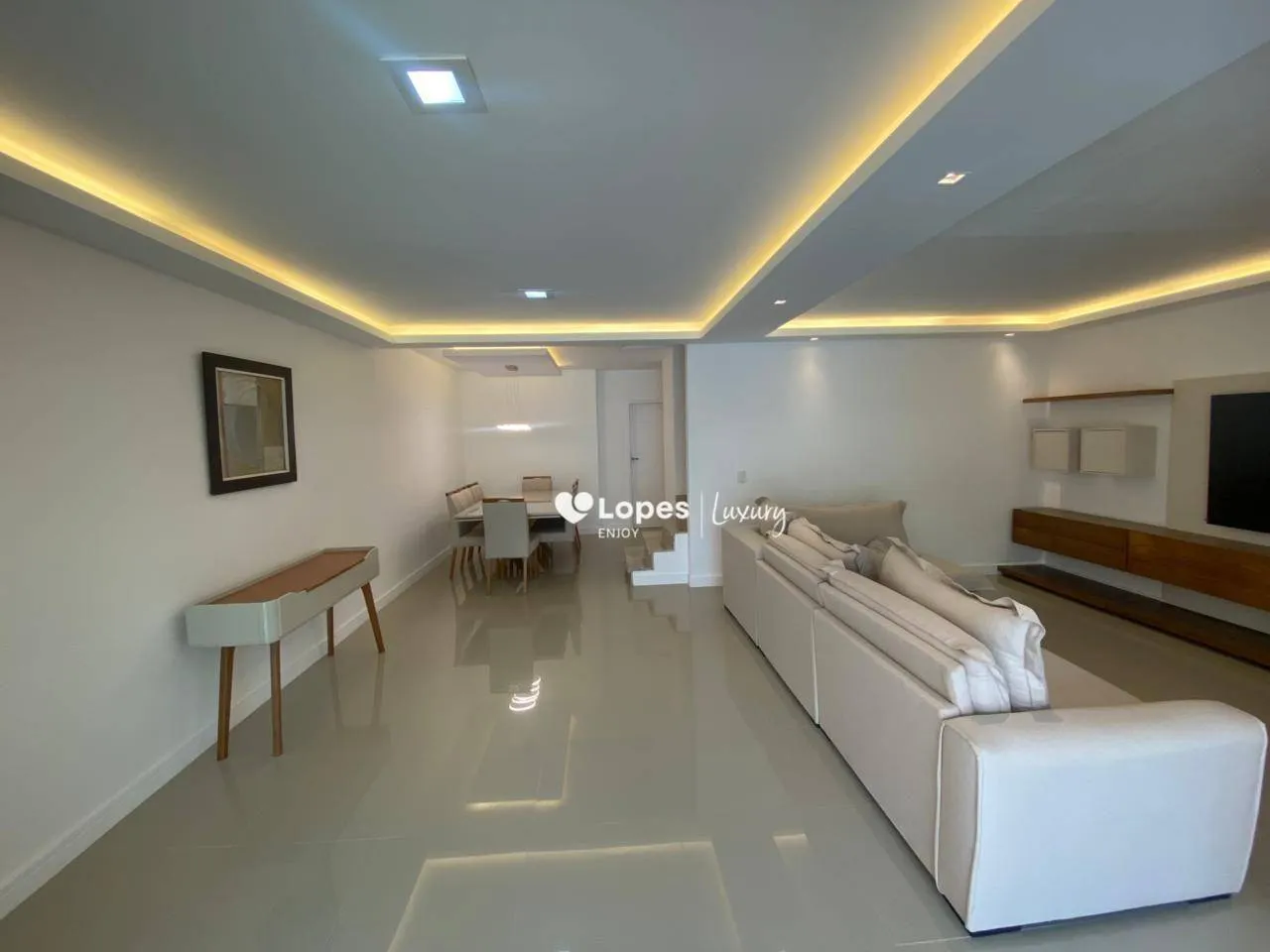 Casa mobiliada com 5 dormitórios e 270 m², 4 vagas — photo 3