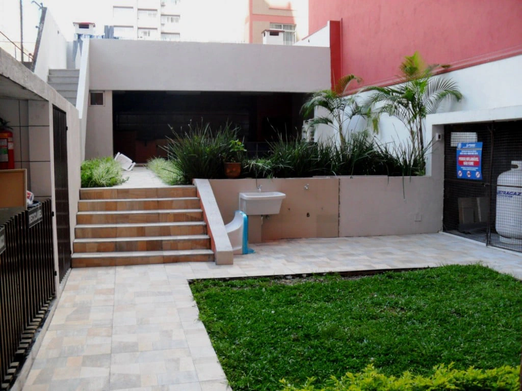 Apartamento com piso de madeira ou laminado, Centro — photo 19