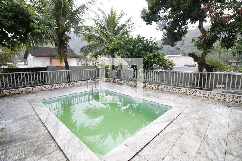 Condominium house with a balcony and private garden — photo 44