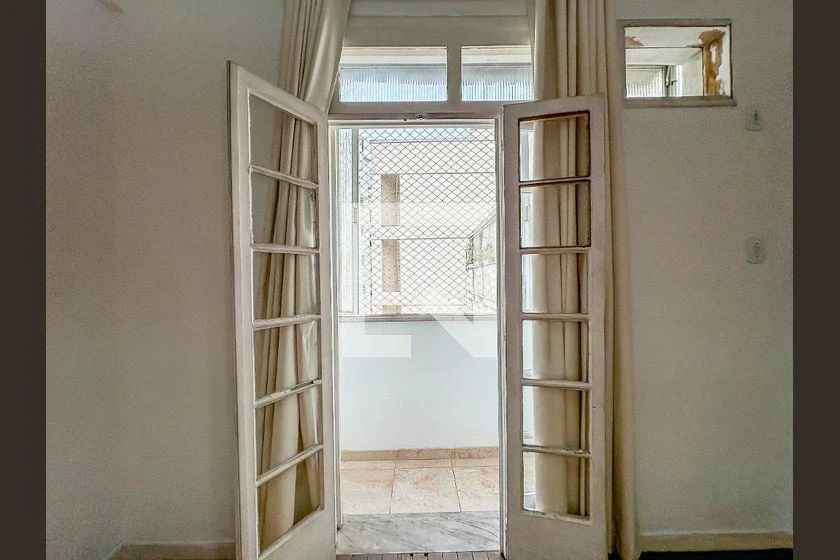 Apartamento de 3 quartos com piso de madeira ou laminado — photo 27