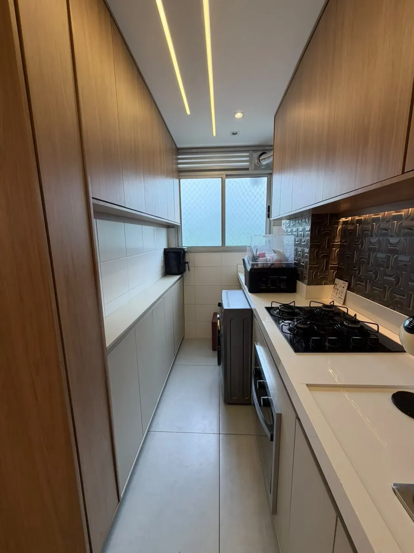 Balcony with a grill in a 2-bedroom apartment, 51 m² — photo 6