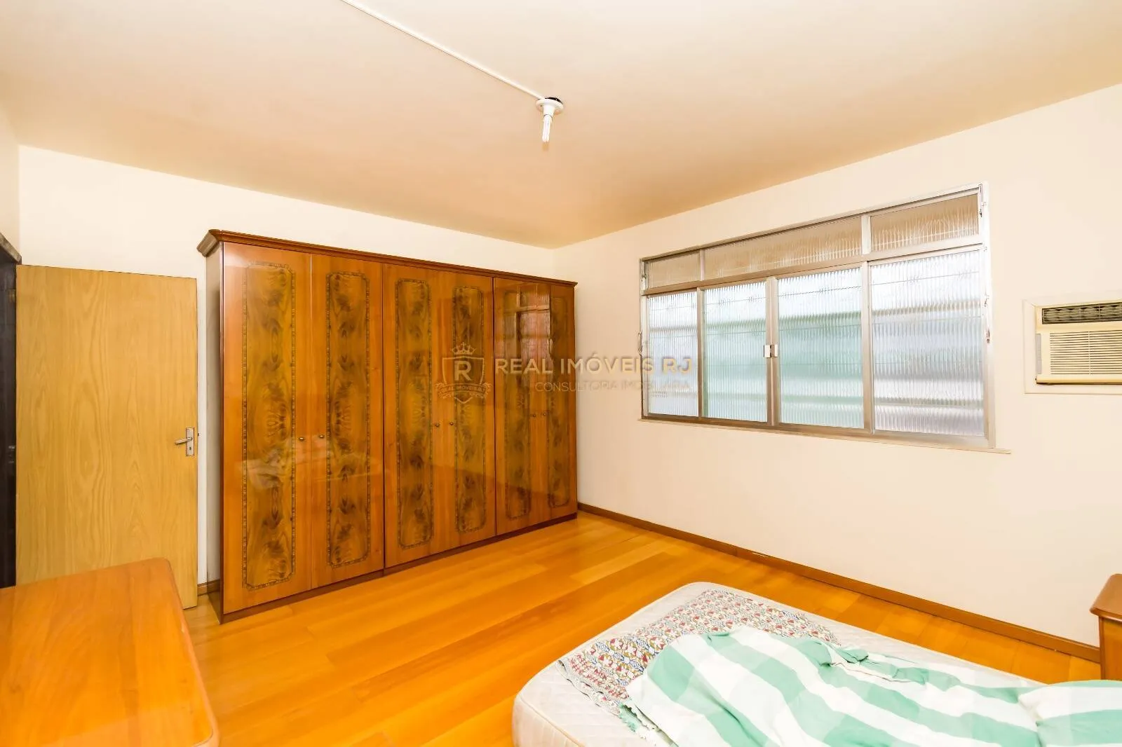 Unfurnished house with 3 bedrooms and 5 bathrooms — photo 35