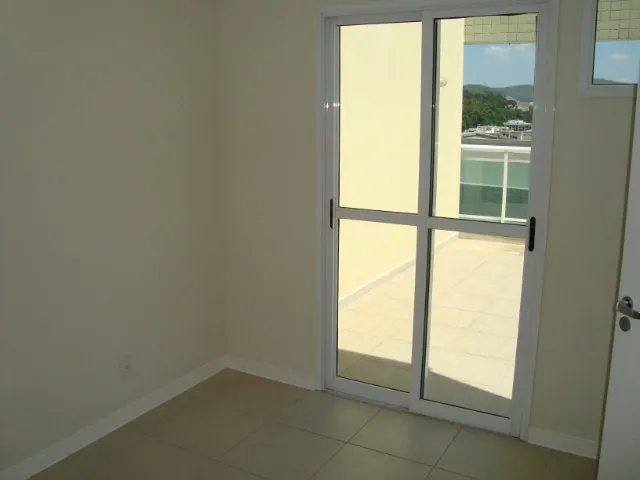 Apartamento com 4 quartos e varanda de vidro — photo 2