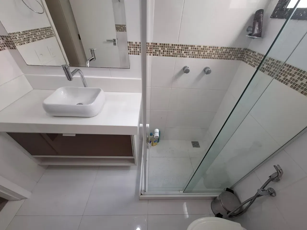 Glass-enclosed balcony in a 2-bedroom apartment, 107 m² — photo 16