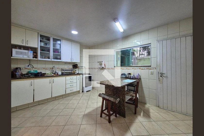 245 m² house with 3 en-suite bedrooms and 2 parking — photo 9
