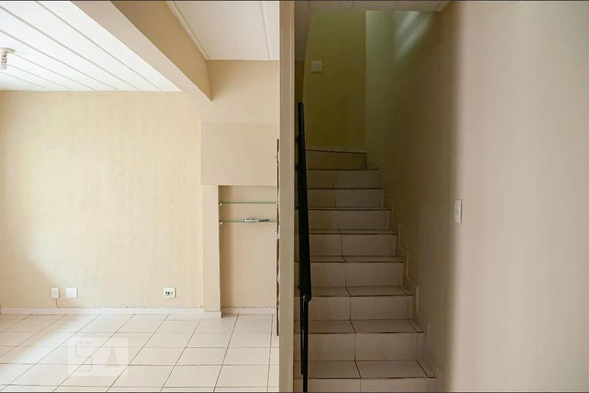Balcony with a grill in a 2-bedroom house, 118 m² — photo 40