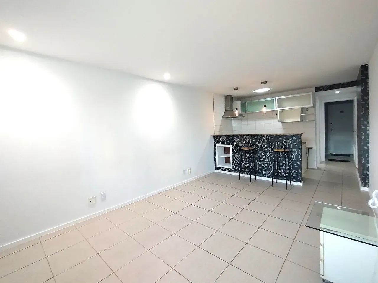 1-bedroom apartment with open-plan gas kitchen — photo 3