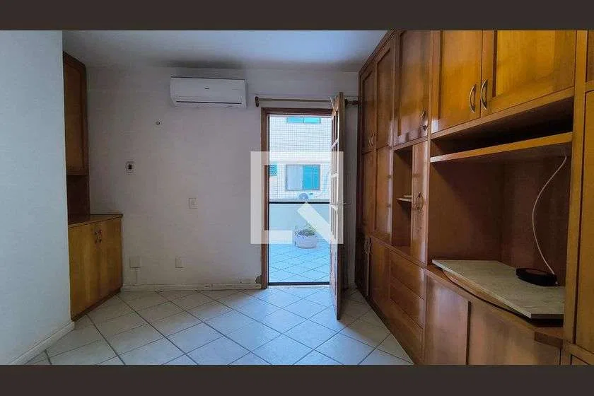 Sobrado em condomínio com 3 suítes e varanda de vidro — photo 30