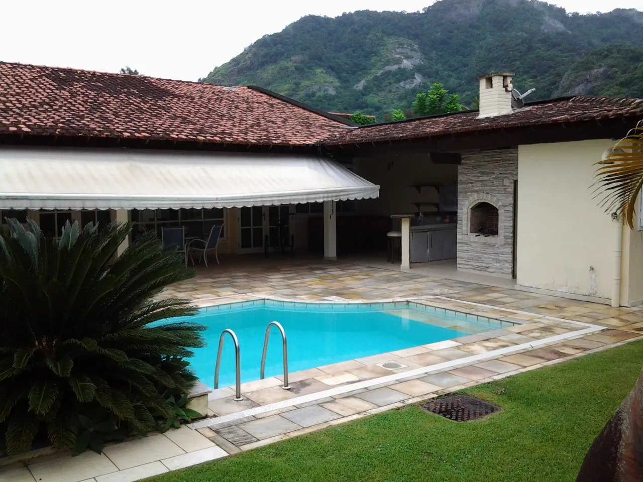 Casa com 4 quartos e 5 banheiros com fogão a gás — photo 4