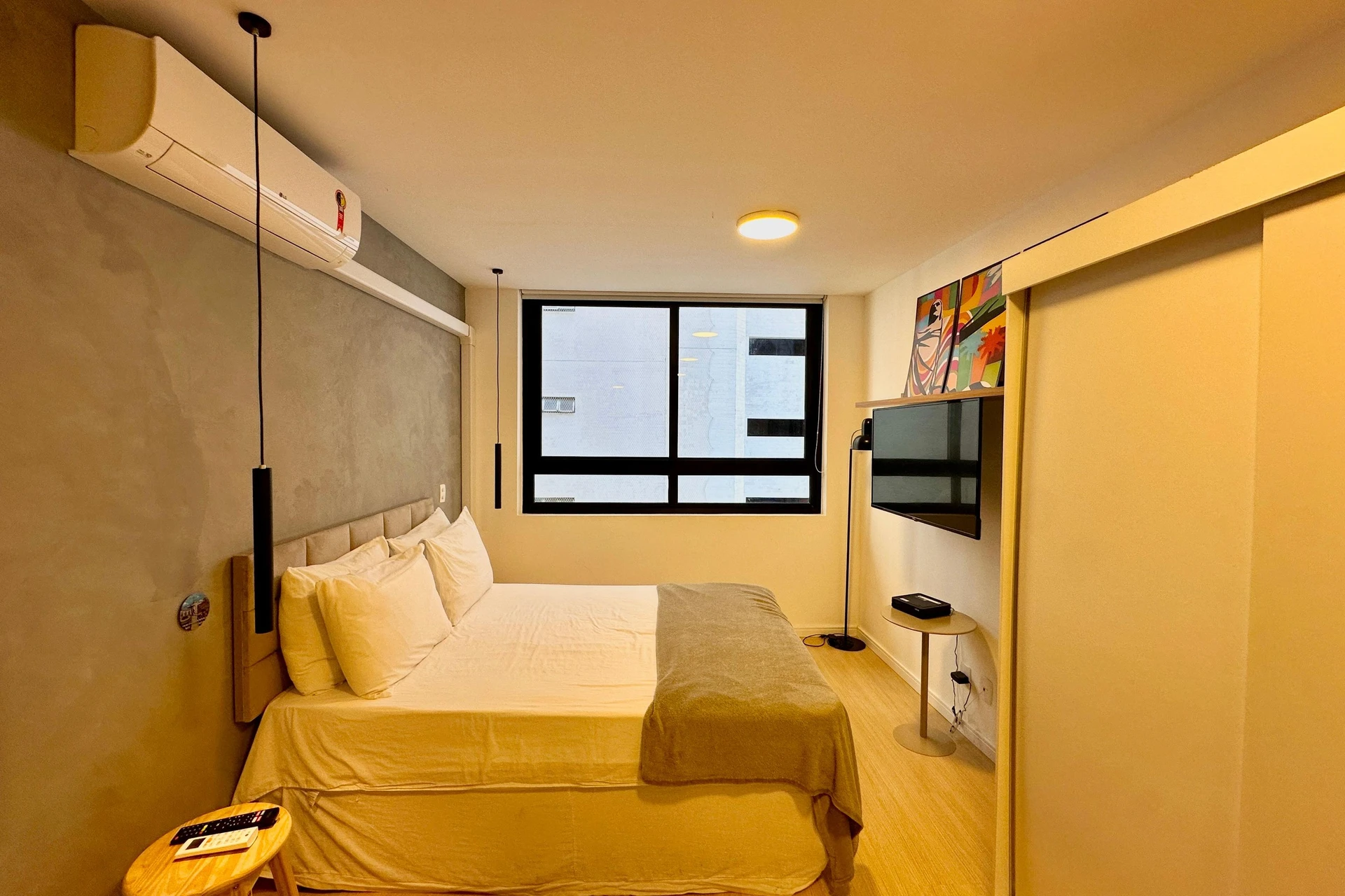 Furnished 1-bedroom apartment with a balcony grill — photo 15