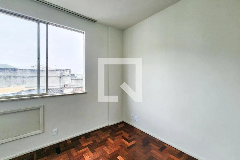 2-bedroom apartment in a building with a pool — photo 9