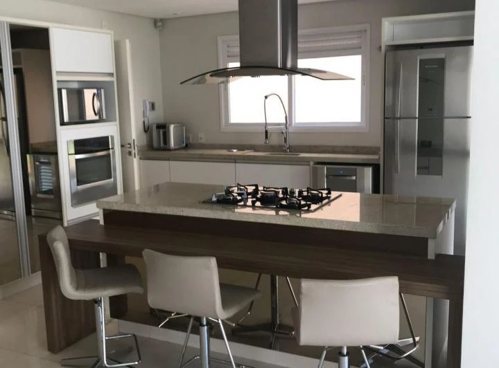 Condo house with 3 en-suite bedrooms and open kitchen — photo 2