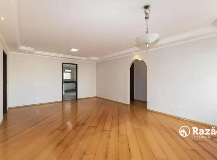 Apartamento sem mobília com 4 quartos e sala de madeira — photo 7