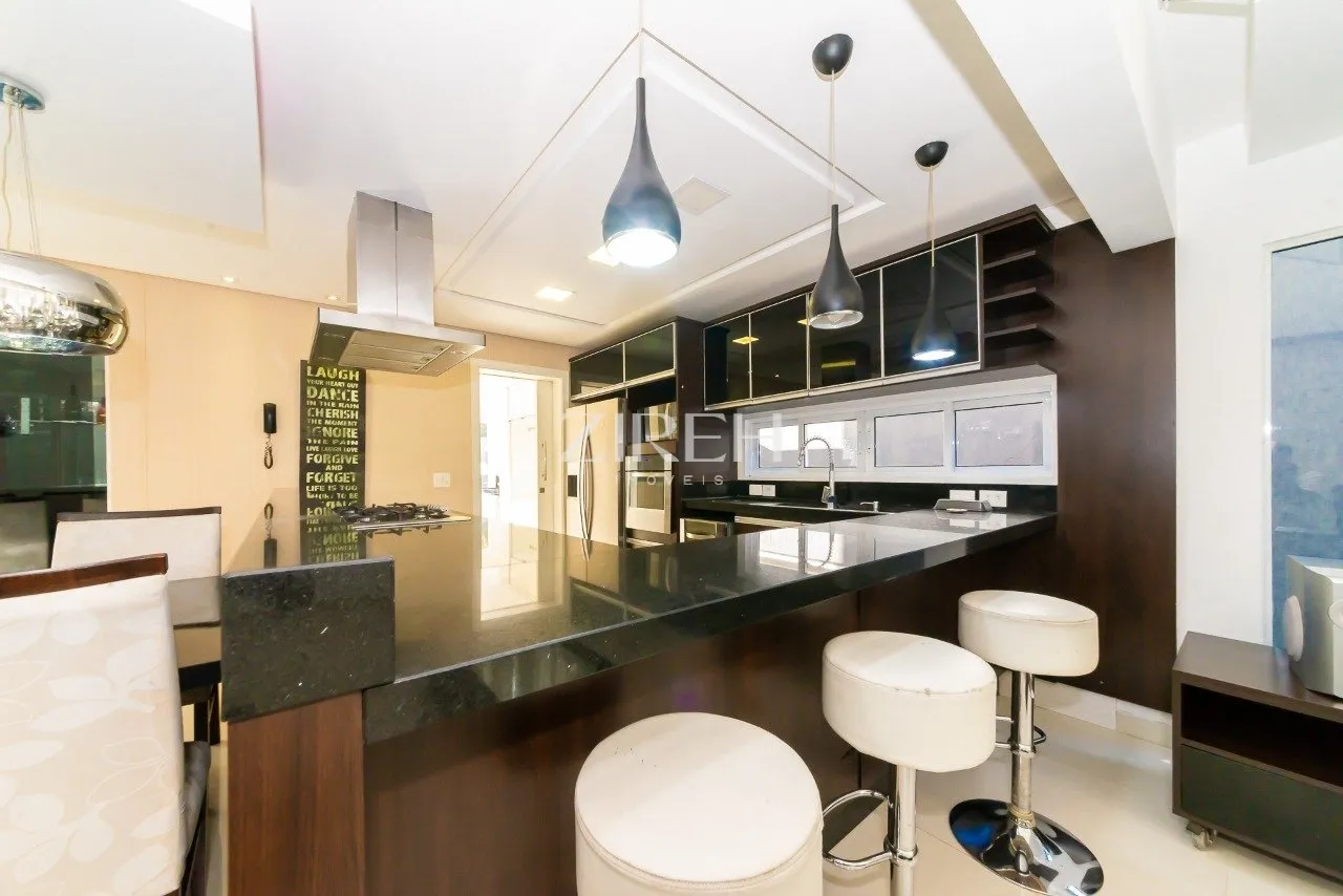 4-bedroom house with private garden — photo 9