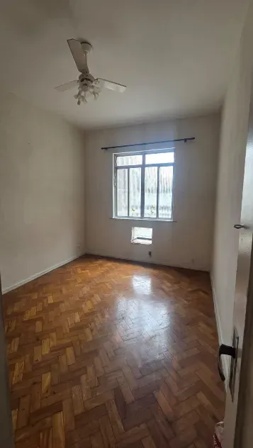 Wood or laminate floors in a 2-bedroom apartment, 90 m² — photo 6