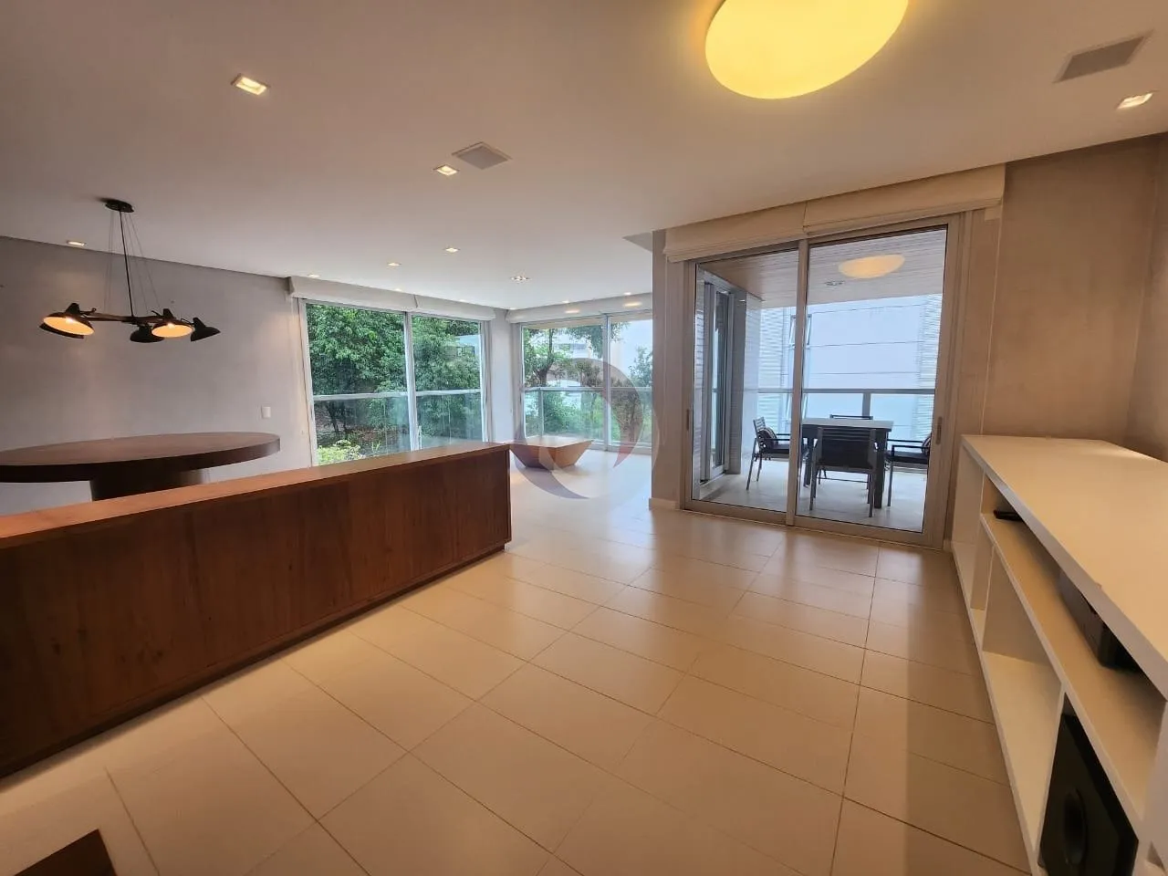 Furnished apartment, 237 m², with floor-to-ceiling windows — photo 4
