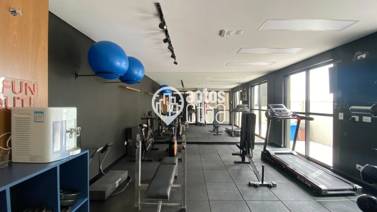 One-bedroom apartment in a building with a gym — photo 18