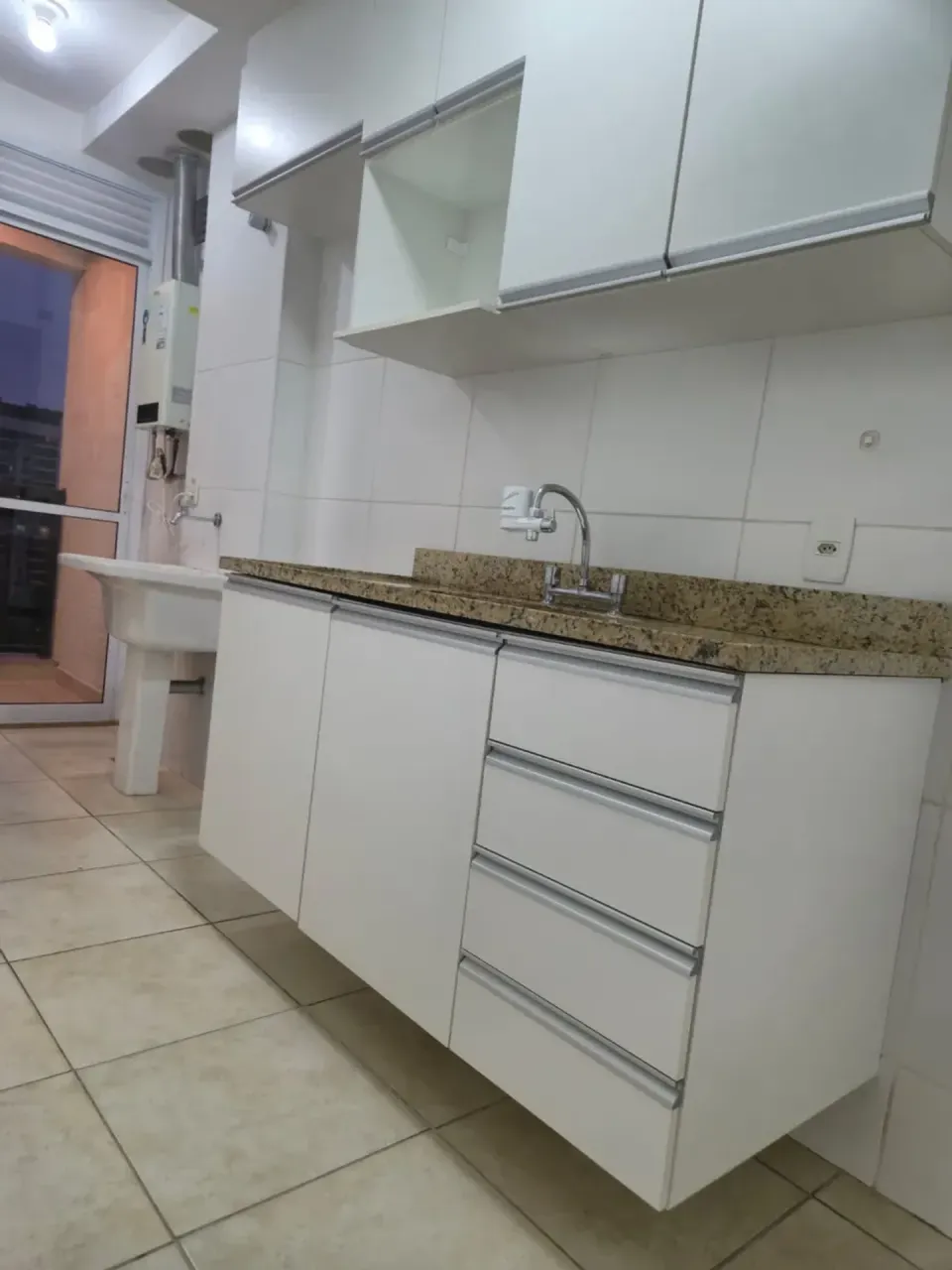 2-bedroom apartment with a separate kitchen and 2 baths — photo 2