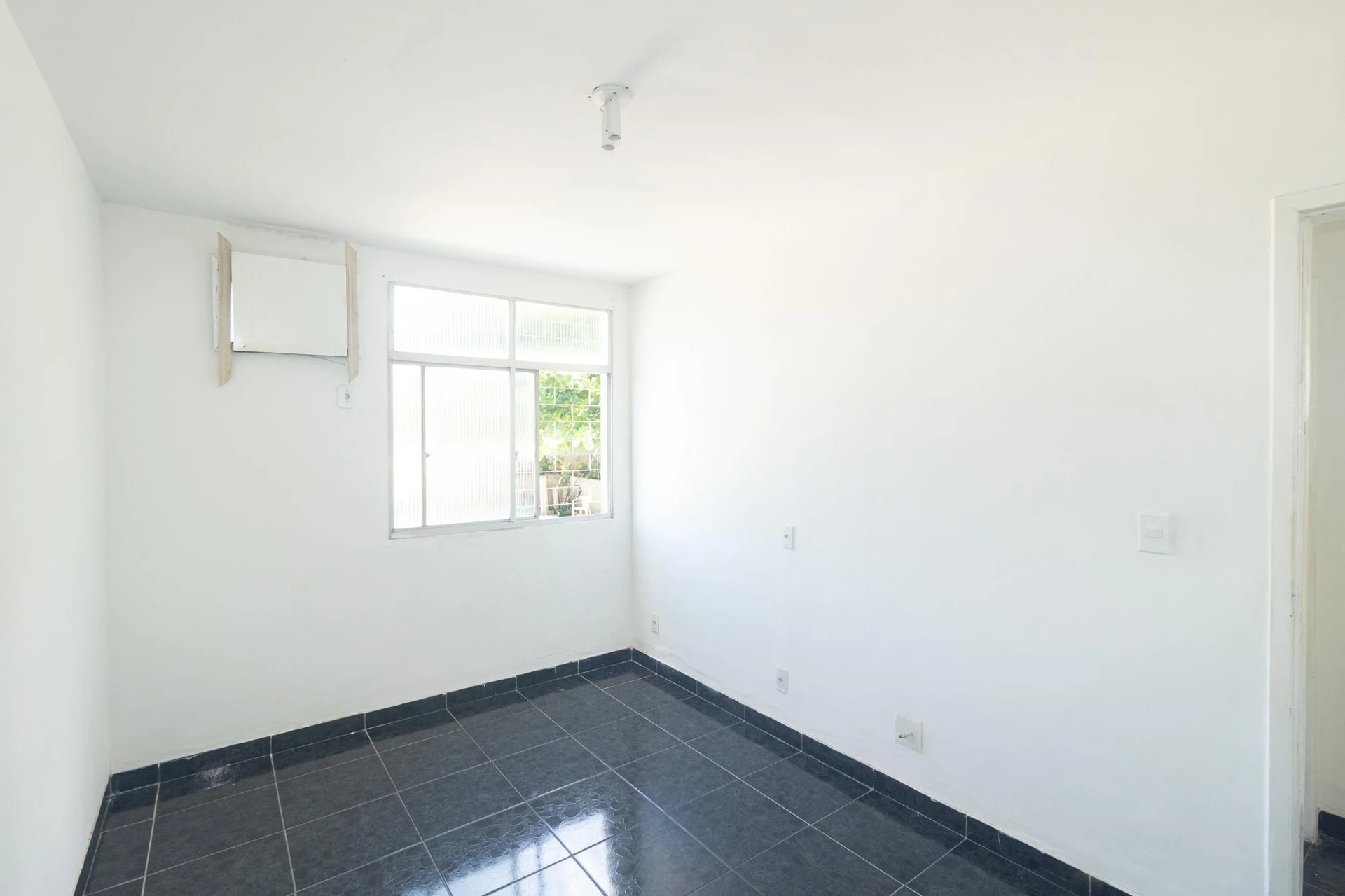 2-bedroom apartment with 1 bath, parking spot, pets ok — photo 6