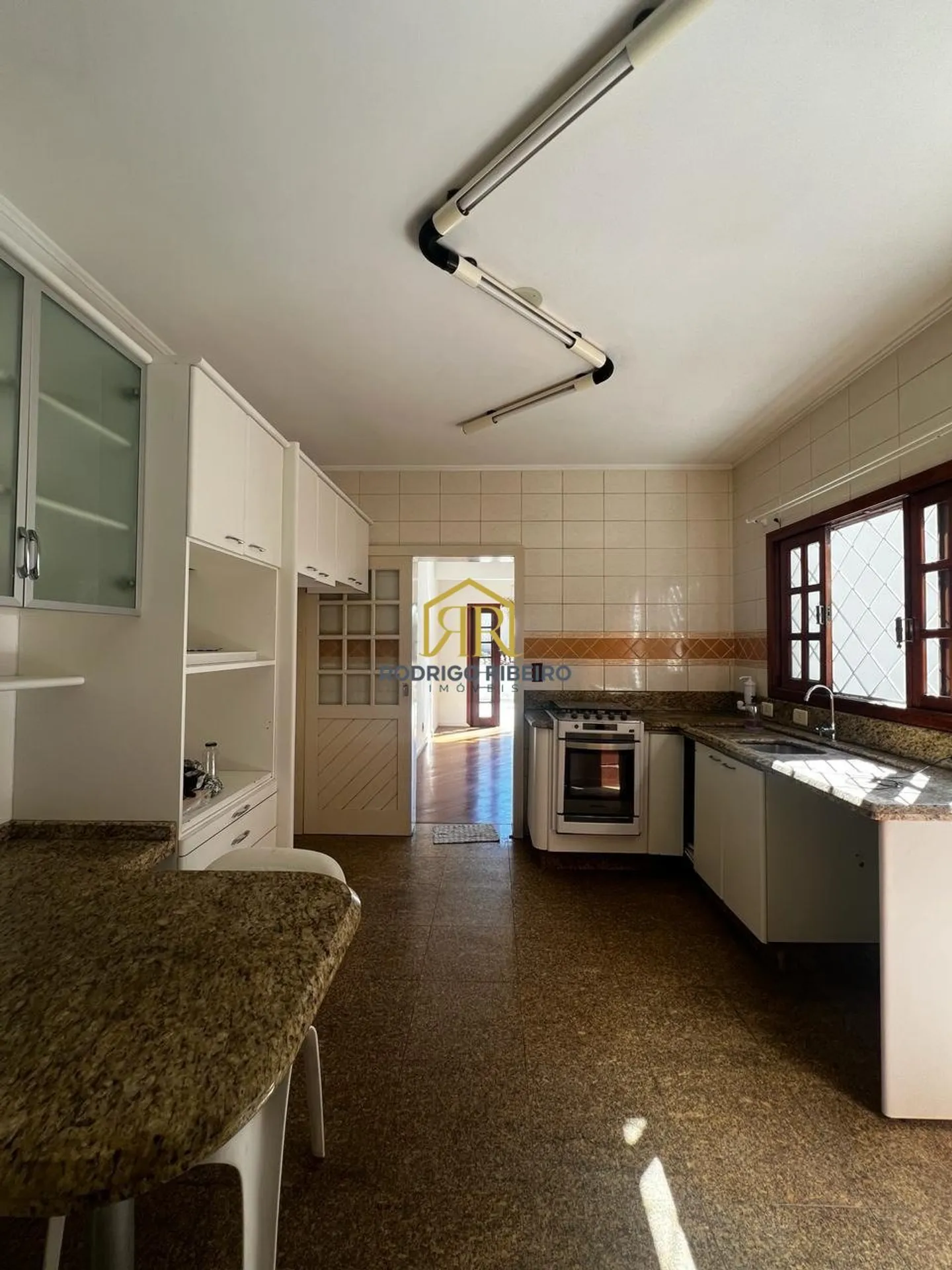 House with 7 bedrooms and 405 m² in a gated community — photo 6