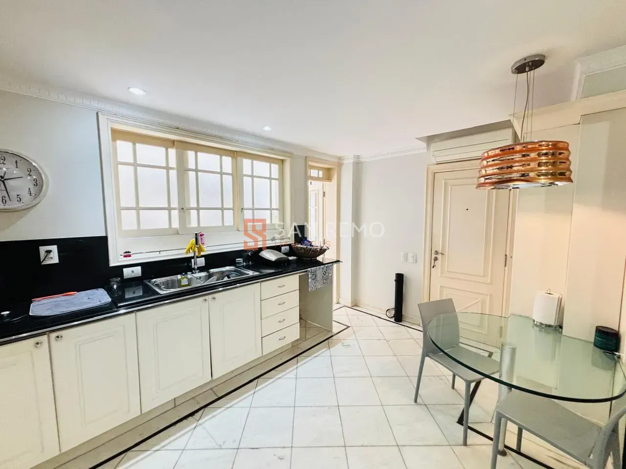 Garden apartment with 3 en-suite bedrooms and 241 m² — photo 2