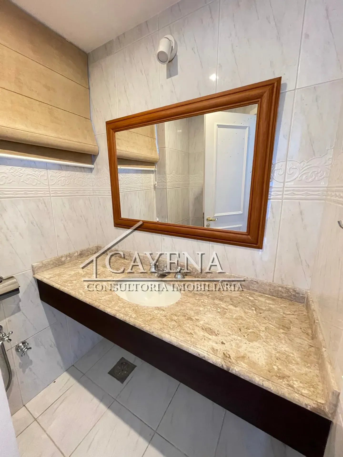 4 quartos e banheira: casa de 650 m² — photo 42