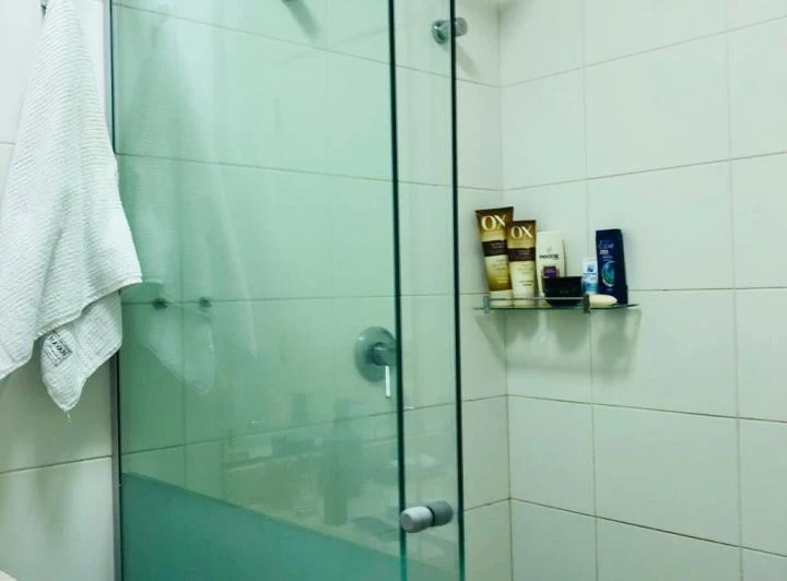 Furnished studio with 1 bedroom and an en-suite bathroom — photo 3