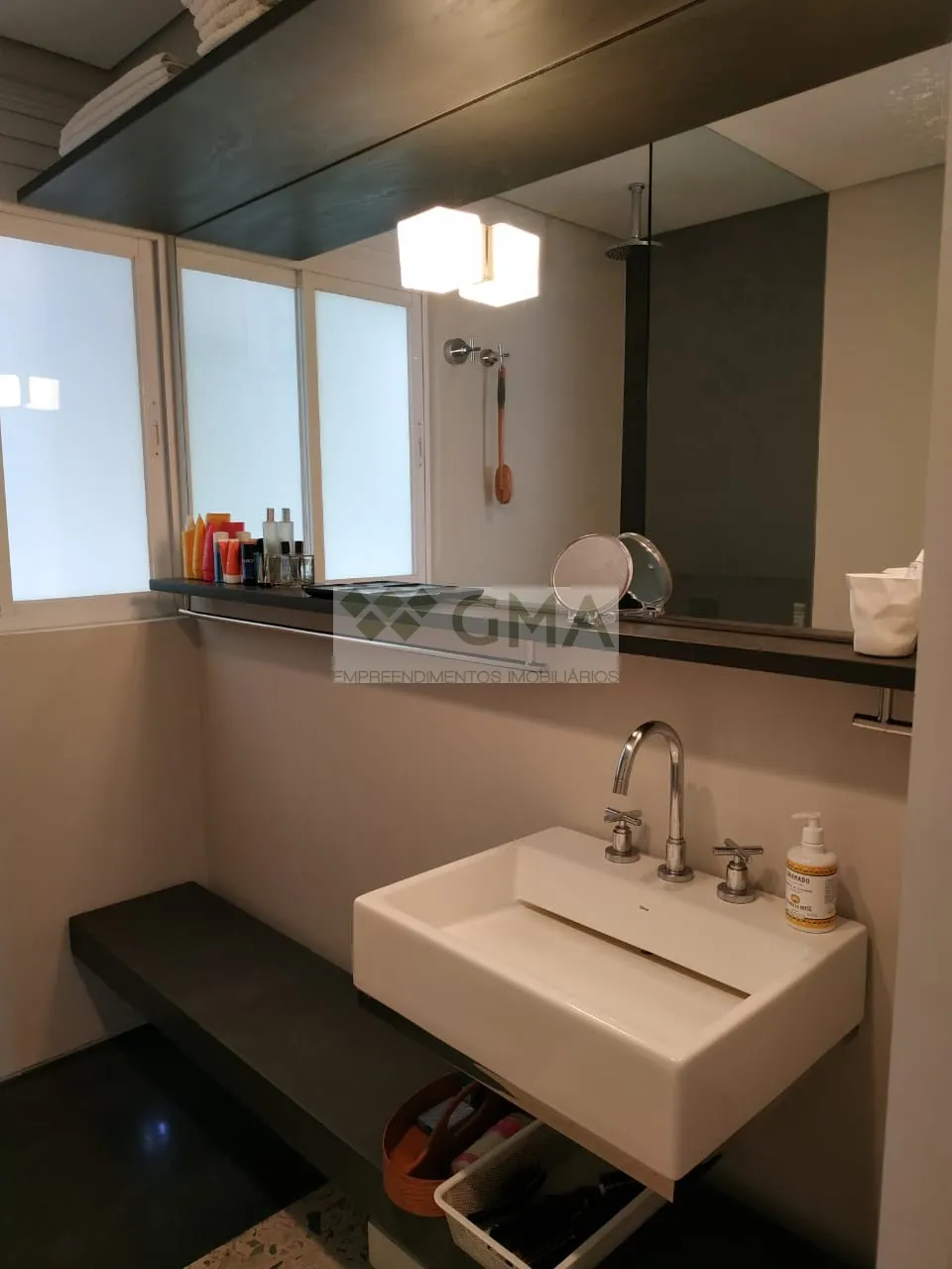 Furnished apartment with open kitchen and gas stove — photo 12
