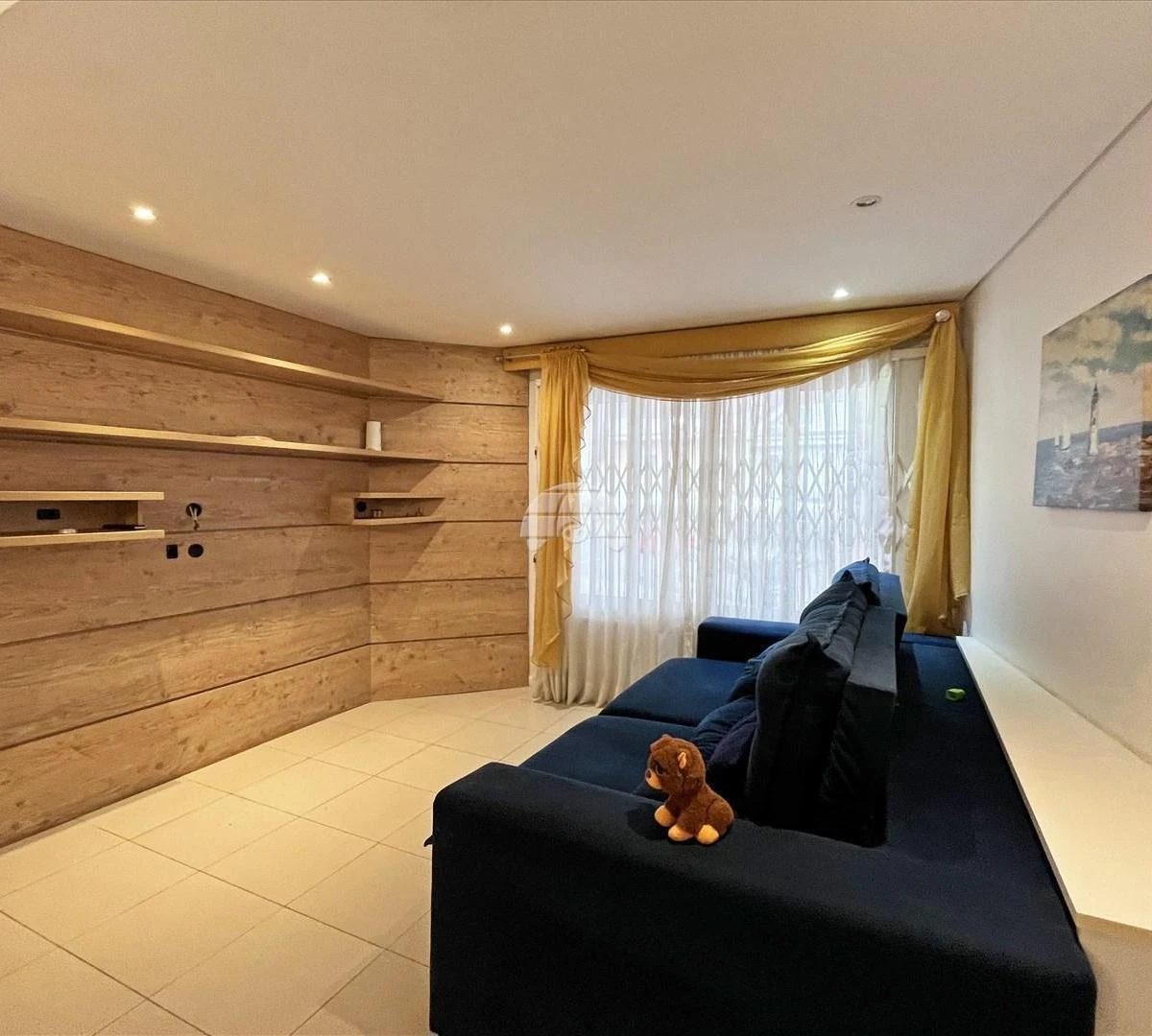 Furnished 3-bedroom house with suite and 2 parking spaces