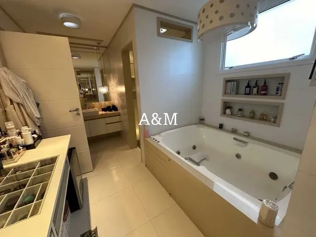 Rental apartment with 4 bedrooms and 5 bathrooms — photo 18