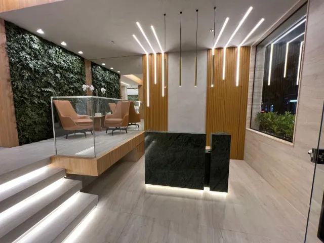 2-bedroom apartment in a building with a gym — photo 7