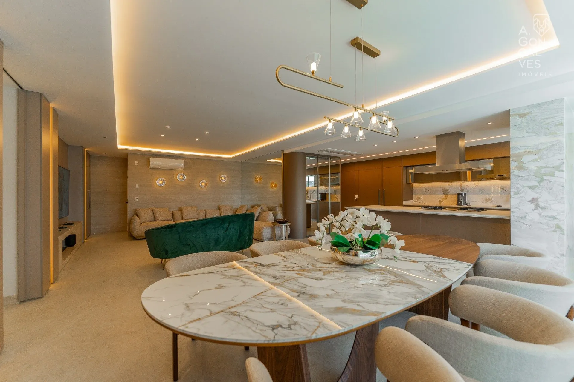 Furnished apartment with 3 suites and 257 m² — photo 48