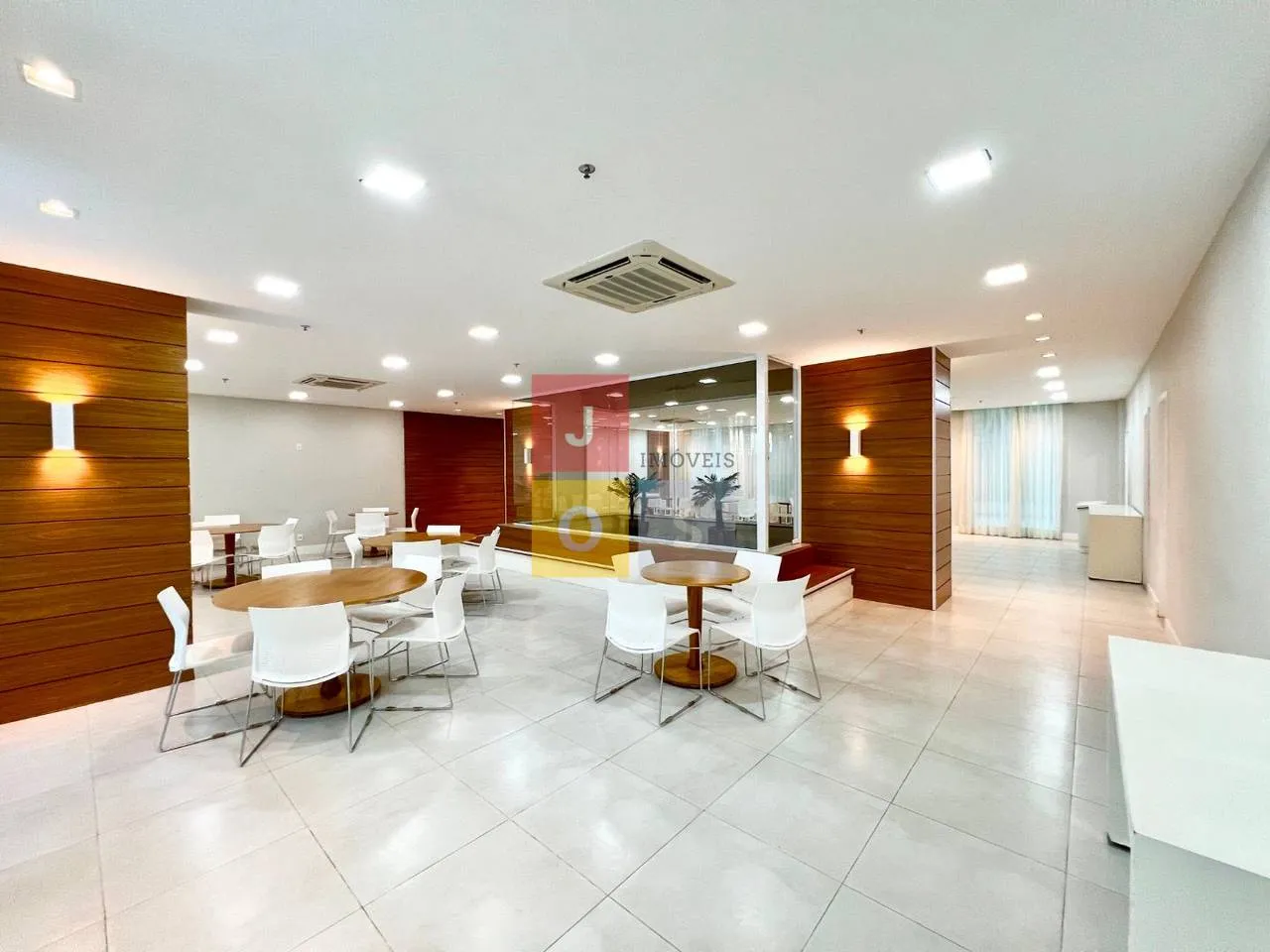 Furnished 4-bedroom suite apartment with 156 m² — photo 127