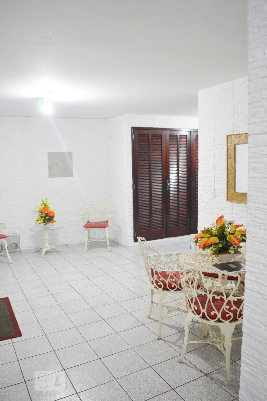 Furnished 2-bedroom apartment with private BBQ — photo 20