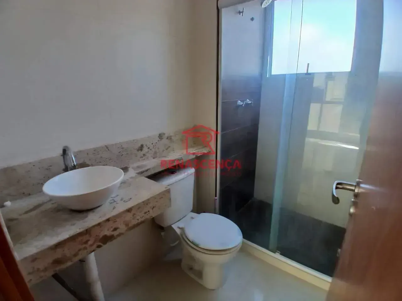 Unfurnished 2-bedroom apartment with parking spot — photo 2