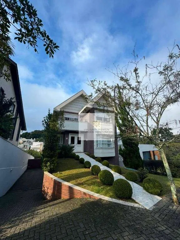 3-suite house with 364 m² and 4 parking spaces