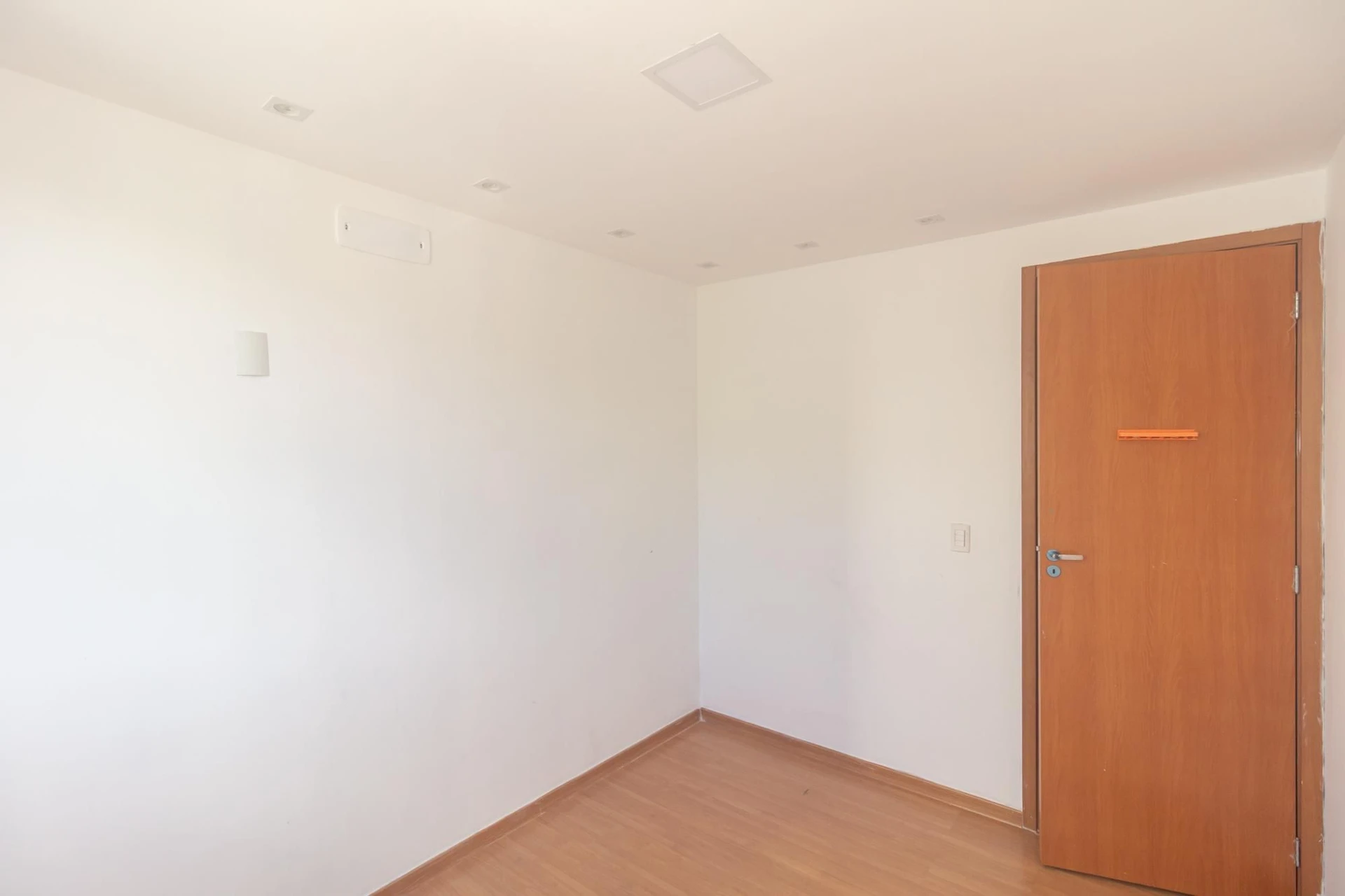 2-bedroom apartment with a laundry area — photo 21