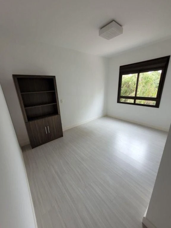 3-bedroom apartment with a park view — photo 39